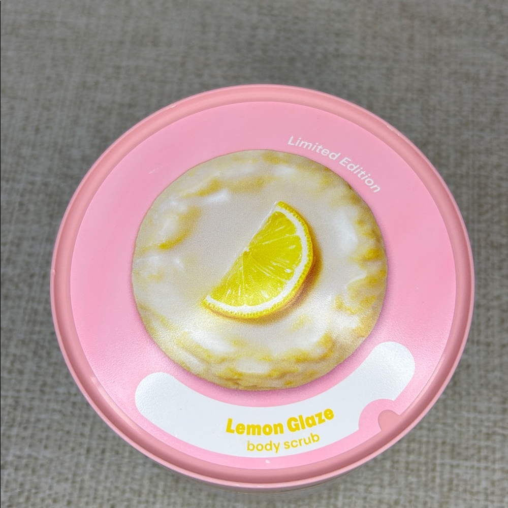 Dove Crumbl Lemon Glaze Body Scrub - Picture 2 of 5
